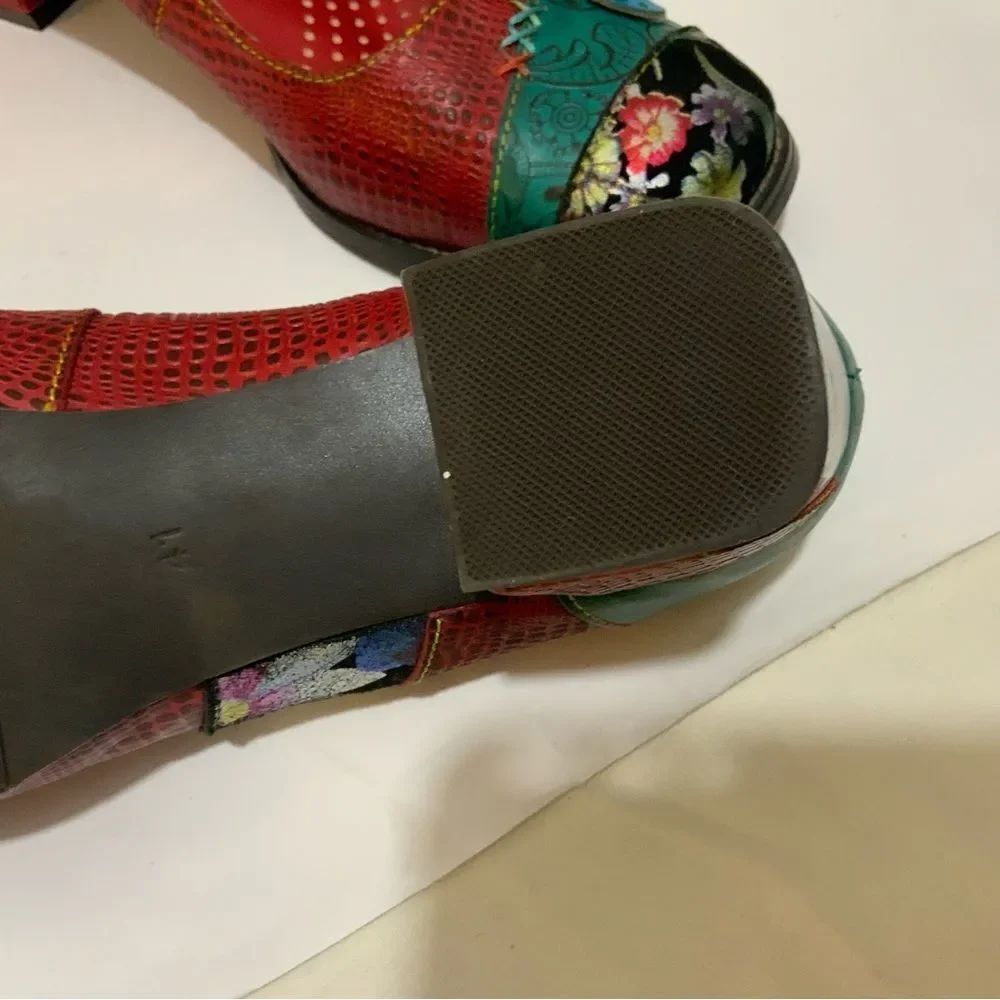 Obiono Womens Sz 10/41 Unique Handpainted Leather Square Heel Butterfly Shoes — image 6 of 8